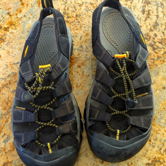 Keen Sandals - Picture 1 of 3